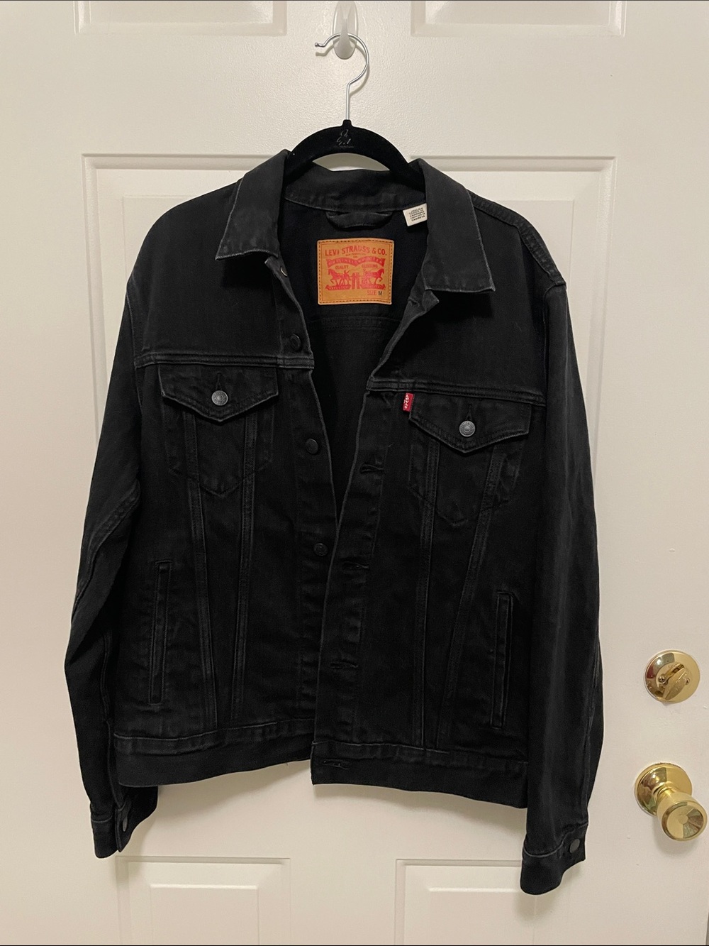 LEVI’S NEW Black Denim Trucker Jacket with Classic Fit PTo Pit 21 1/2 Sz M